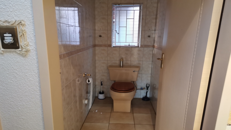 5 Bedroom Property for Sale in Miederpark North West